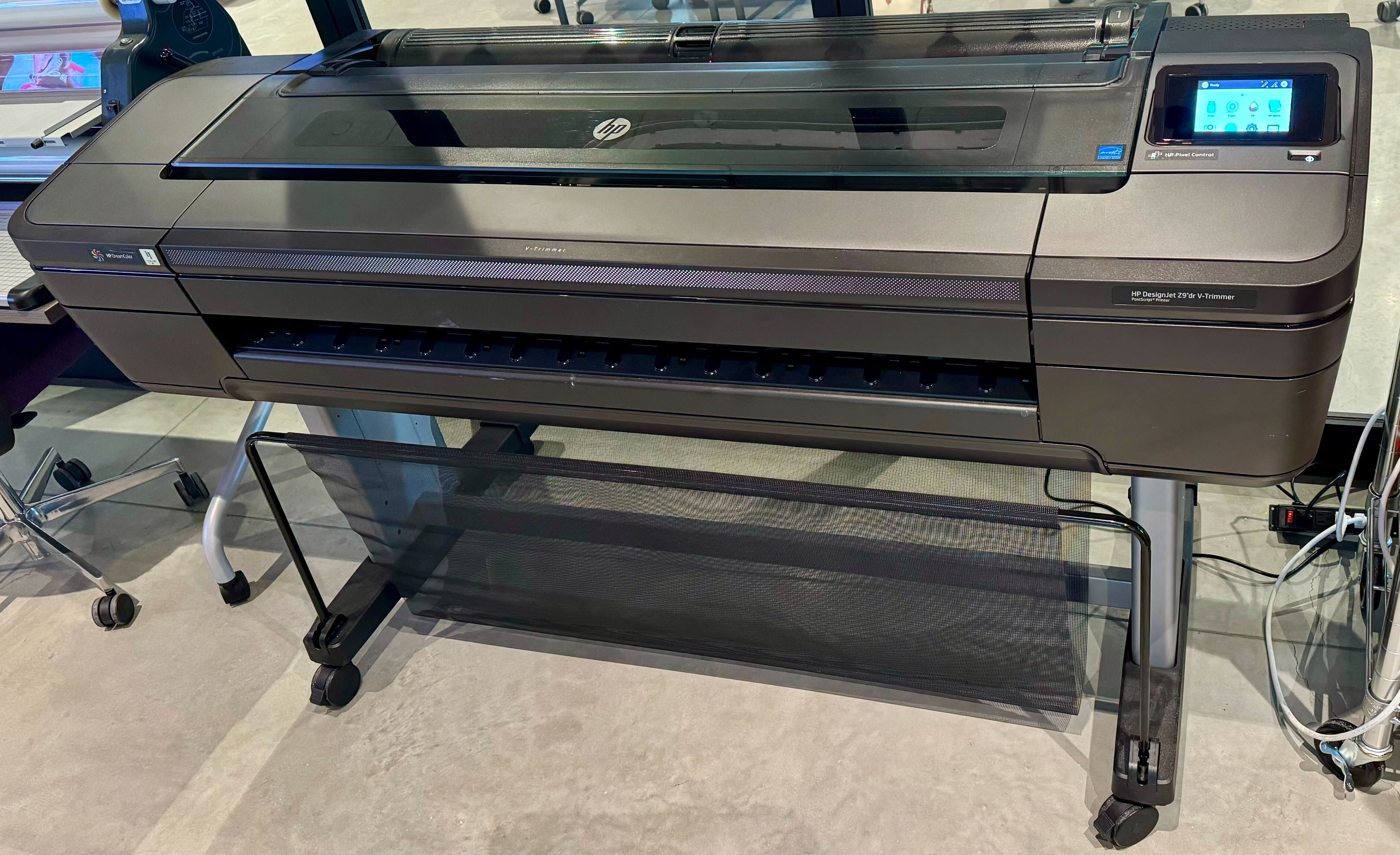 HP Designjet z9+ with Vertical Trimmer
